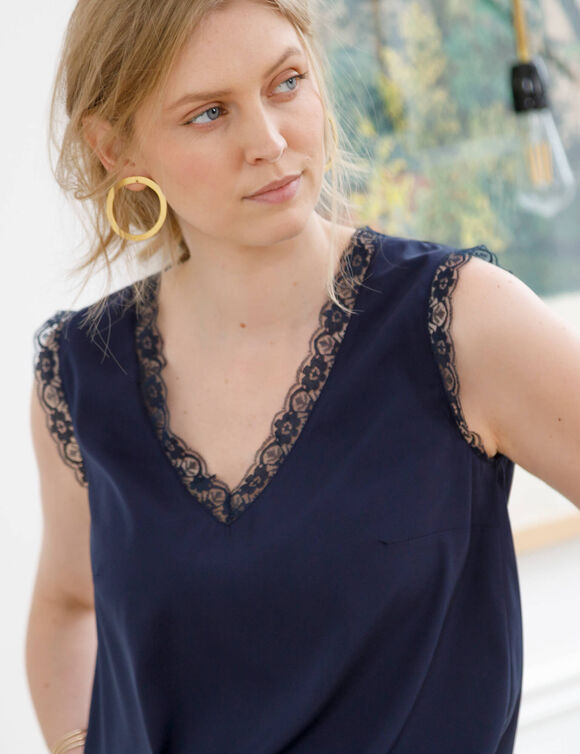 Caraco fluide col V dentelle, crêpe **polyester recyclé (marine) Caraco fluide col V dentelle, crêpe **polyester recyclé (marine)